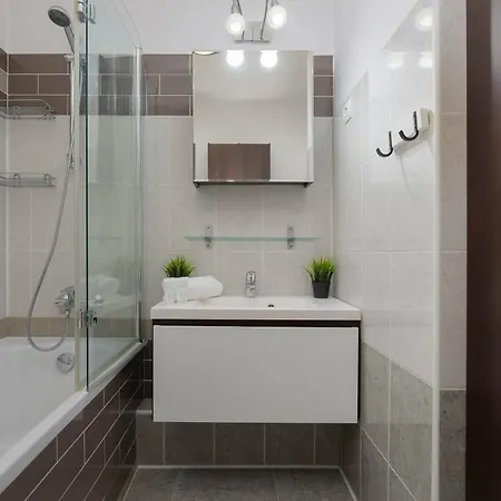 شقة Bright With A Balcony Offering A Panoramic View Of The