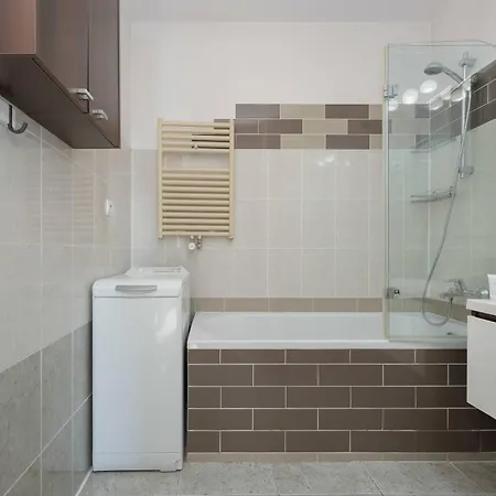 Bright With A Balcony Offering A Panoramic View Of The *