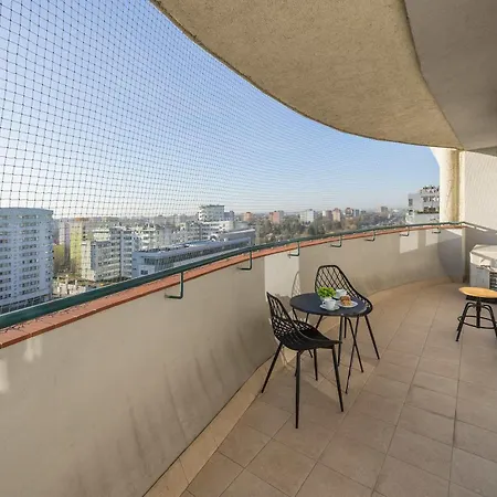 Bright With A Balcony Offering A Panoramic View Of The * 바르샤바