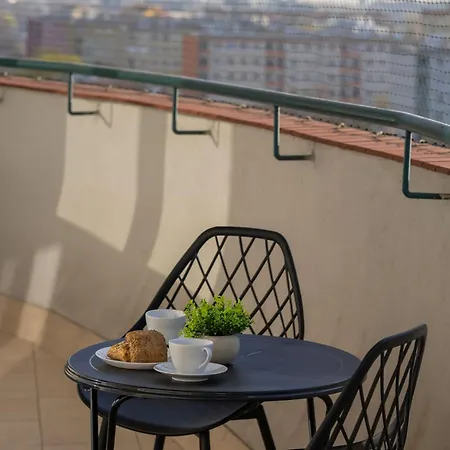 Bright With A Balcony Offering A Panoramic View Of The 아파트 *